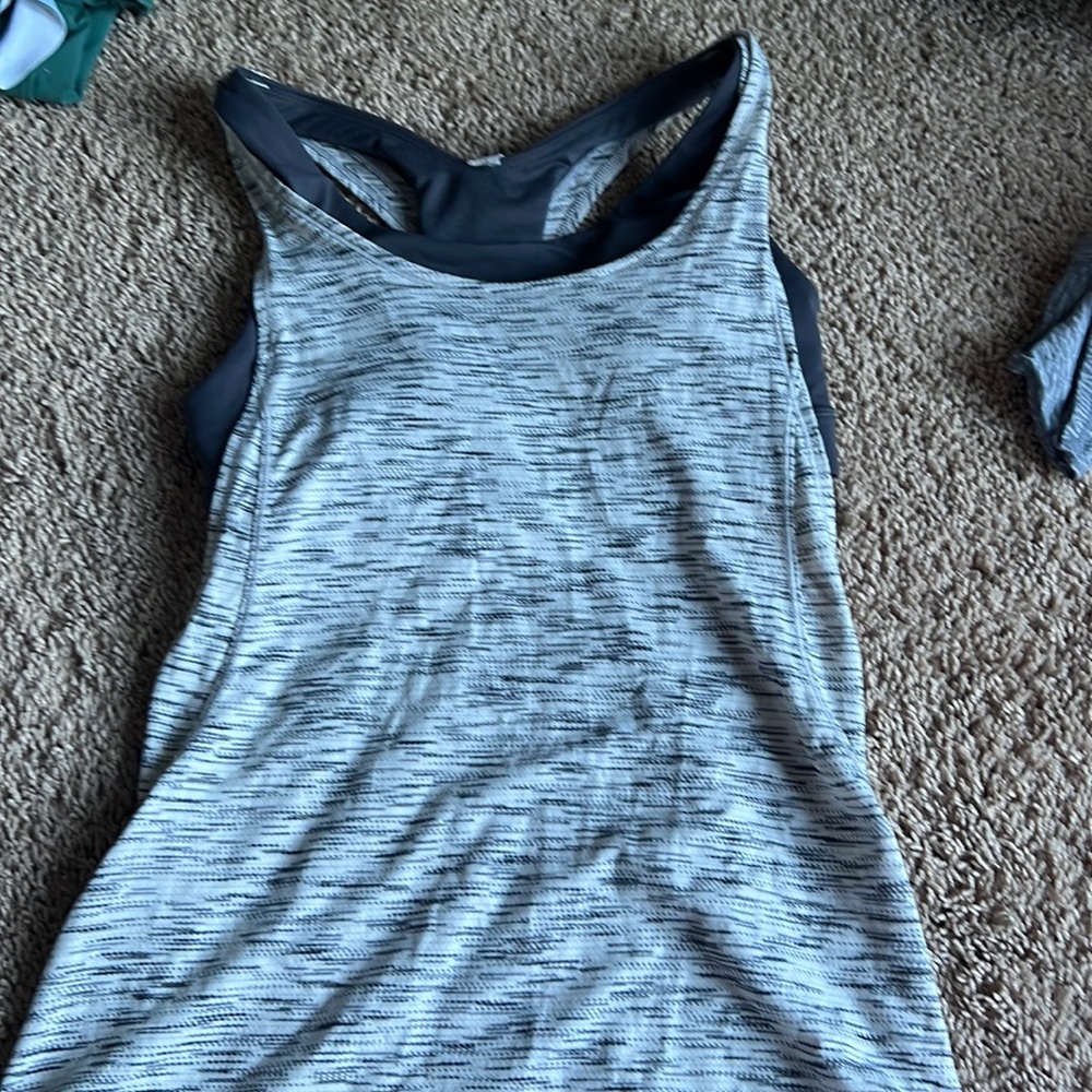 Lululemon tank with built in bra size 4